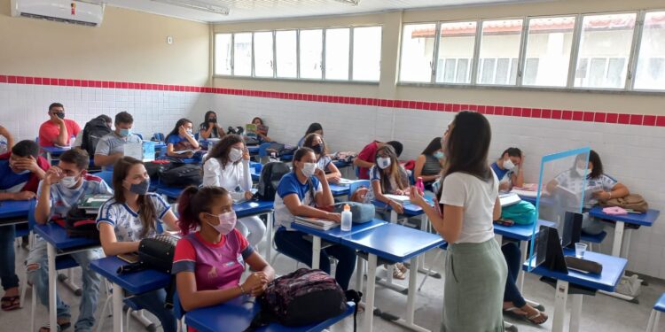 Educação Estadual autoriza 100% das aulas presenciais e estabelece diretrizes para a conclusão do ano letivo 2021