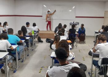 Estudantes do Preuni e rede estadual intensificam preparação para segundo dia de prova do Enem 2021