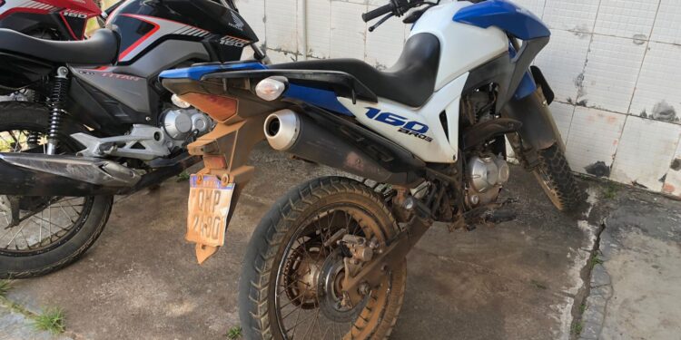Polícia Civil de Carira apreende motocicleta com documento falso de leilão judicial