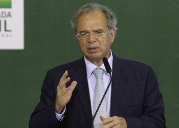 Auxílio Brasil: ministro diz que não há fonte permanente de custeio