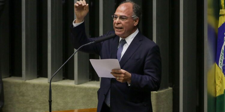 Relator da PEC dos Precatórios apresenta parecer à CCJ