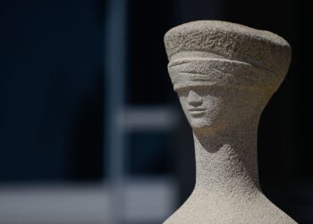 STF suspende portaria que proíbe demissão por falta de vacina