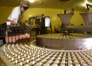 Produção industrial cai 0,4% em setembro, diz IBGE