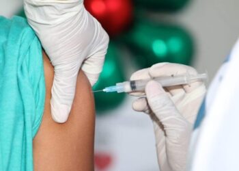 Brasil ultrapassa EUA em taxa de vacinação completa contra a covid