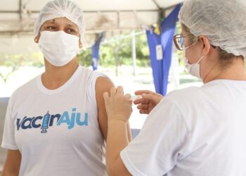 Aracaju avança na vacinação de reforço a idosos e profissionais de saúde e antecipa 2ª dose da Pfizer