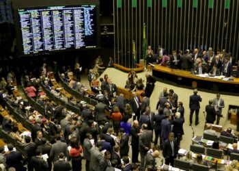 Câmara aprova em primeiro turno texto-base da PEC dos Precatórios