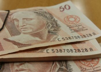 Salário mínimo passa a ser de R$ 1.212 a partir de amanhã