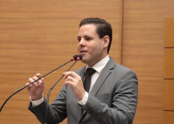 Rodrigo Valadares protocola ação popular contra vacinação obrigatória em Aracaju