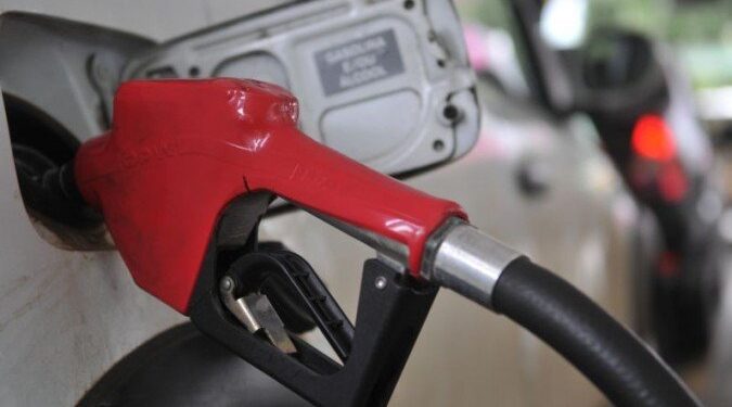 Comissão do Senado aprova projeto para segurar preço da gasolina