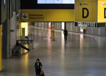 Três aeroportos brasileiros terão postos de vacinação contra covid-19