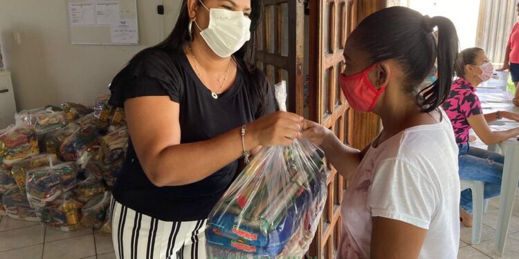 Prefeitura realiza entrega de cestas básicas