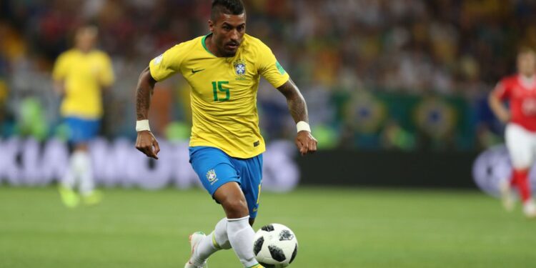 Oito anos depois, Paulinho está de volta e reforça o Corinthians