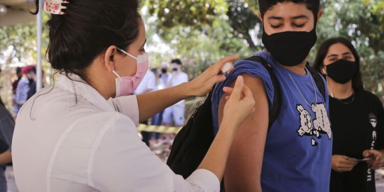 Covid-19: Brasil atinge marca de 320 milhões de vacinas aplicadas