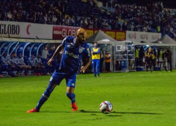 Avaí é denunciado por atrasos e punição pode custar acesso à Série A