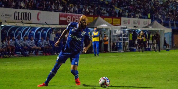 Avaí é denunciado por atrasos e punição pode custar acesso à Série A