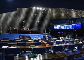 Senado aprova medida provisória que cria Auxílio Brasil