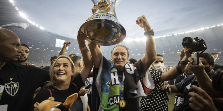 Atlético-MG oficializa saída de Cuca e procura técnico à altura