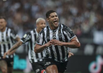 Atlético-MG goleia e coloca mão na taça da Copa do Brasil