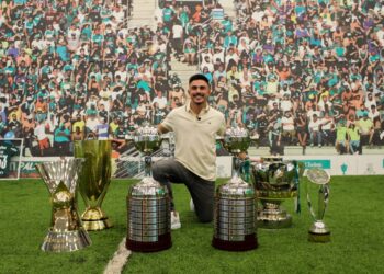 Willian recebe homenagem de Leila e se despede: “O Palmeiras estará sempre em meu coração”