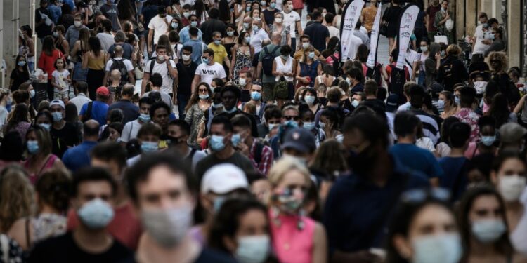 Ômicron leva São Paulo a reavaliar liberação de máscaras