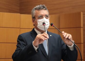 Deputado pede esclarecimento sobre exploração do petróleo em águas profundas
