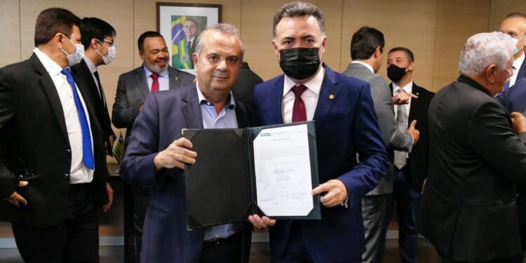 Ministro Rogério Marinho assina ordem para a licitação do primeiro trecho do Canal do Xingó