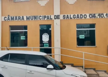 Prefeito de Salgado tenta reduzir número de secretarias e Câmara Municipal reprova projeto