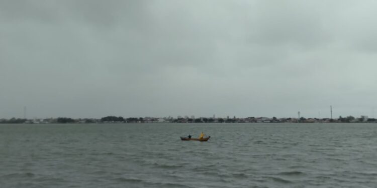 Fim de semana terá predominância de tempo nublado com ocorrência de chuvas leves