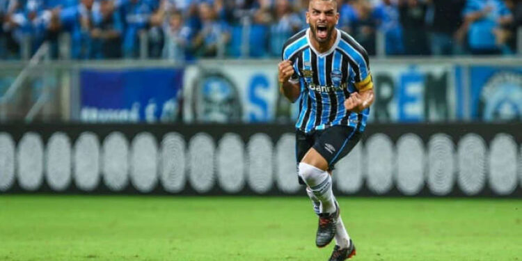 Maicon relembra ambiente dentro do Grêmio: ‘Não tinha vaidade’