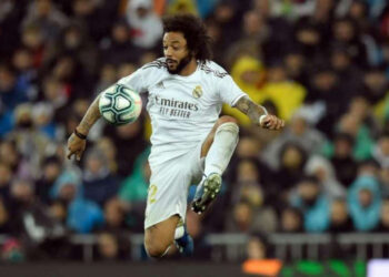 Lateral Marcelo anuncia compra de clube da segunda divisão portuguesa