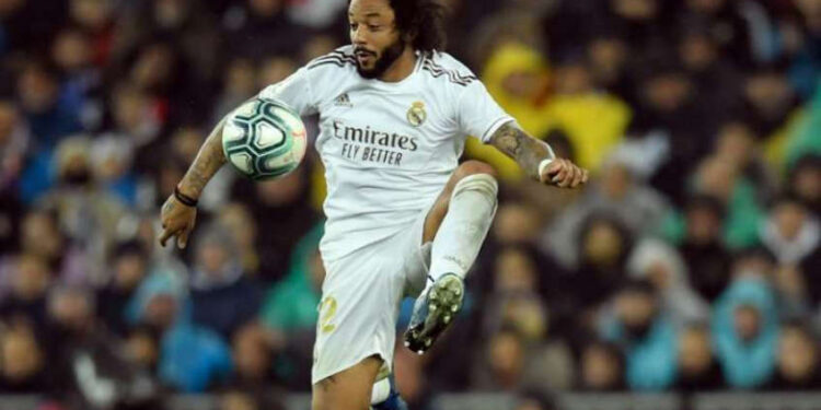 Lateral Marcelo anuncia compra de clube da segunda divisão portuguesa