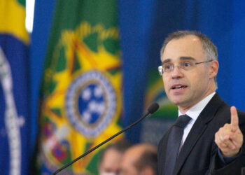 André Mendonça tem meritocracia e sabe que STF é laico, diz Fux