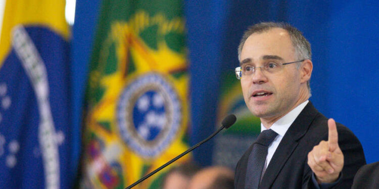 André Mendonça tem meritocracia e sabe que STF é laico, diz Fux