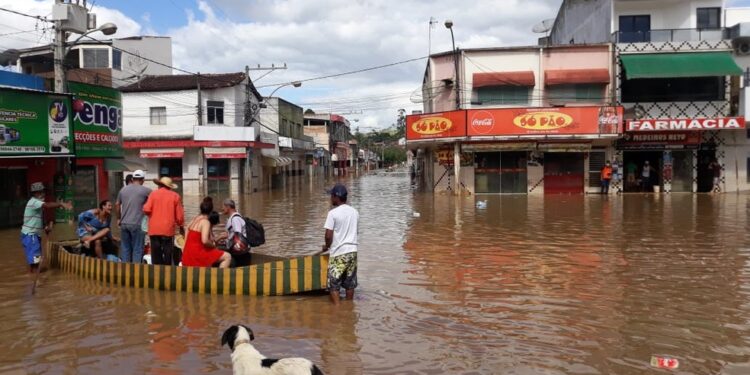 BA tem 11 mortos, 267 feridos e 6,3 mil desabrigados; estado registra 220 mil atingidos pela chuva e 51 municípios em emergência
