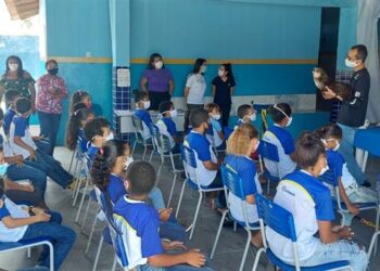 Parceria entre Prefeitura de Estância e Proveto Viva o Peixe Boi Marinho leva conhecimento para os estudantes da Escola Laura Costa