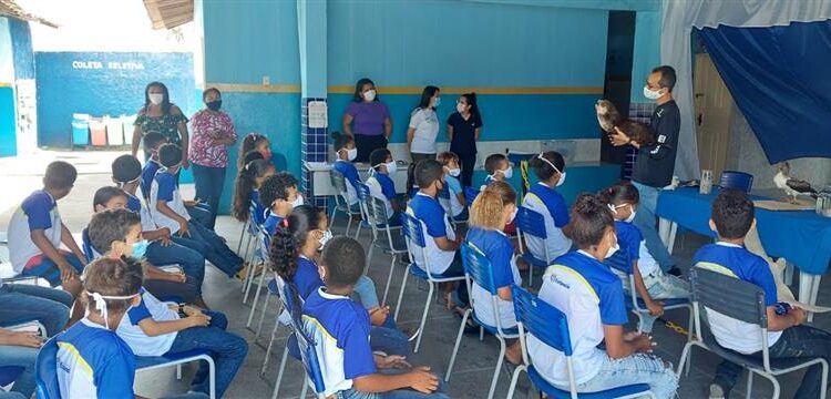 Parceria entre Prefeitura de Estância e Proveto Viva o Peixe Boi Marinho leva conhecimento para os estudantes da Escola Laura Costa