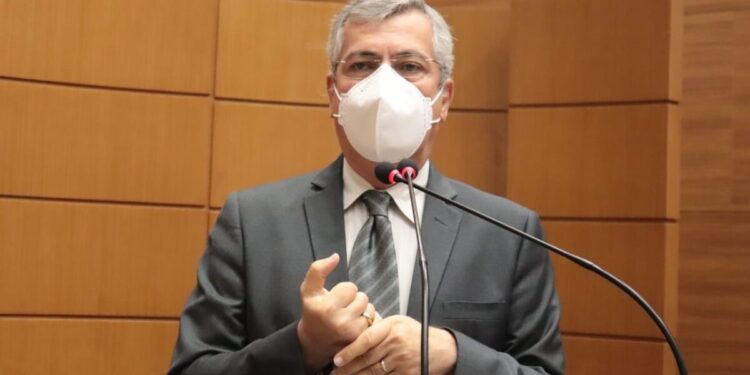 Iran Barbosa quer atenção para cumprimento da lei do Fundeb