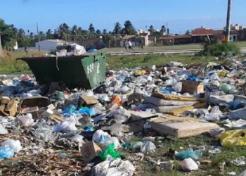 Coleta de lixo em Nossa Senhora do Socorro é interrompida por falta de pagamento