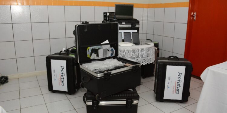 Mais 7 escolas da rede municipal de Socorro são contempladas com as maletas do projeto aula digital