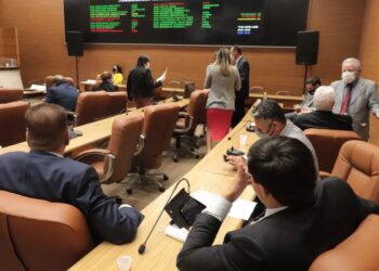 Projeto proíbe contratação de condenados por abuso sexual em cargos que tenham contato com crianças