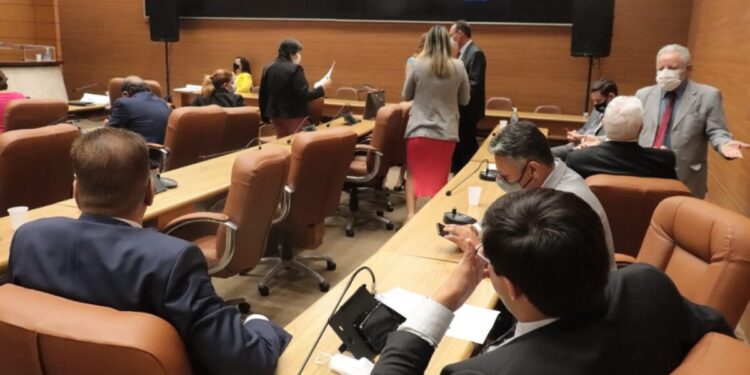 Projeto proíbe contratação de condenados por abuso sexual em cargos que tenham contato com crianças