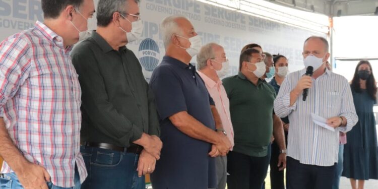 Governo entrega títulos de legitimação fundiária para cerca de 580 famílias