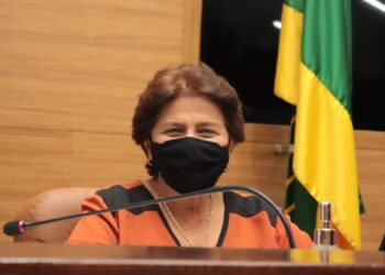 Gracinha Sobral solicita ao governo reformas de escolas do município de Itaporanga