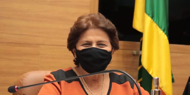 Gracinha Sobral solicita ao governo reformas de escolas do município de Itaporanga