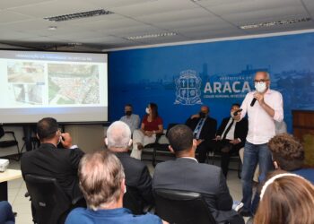 Prefeito Edvaldo assina contratos de R$ 80 milhões para construção e reforma de mais de 1 mil casas