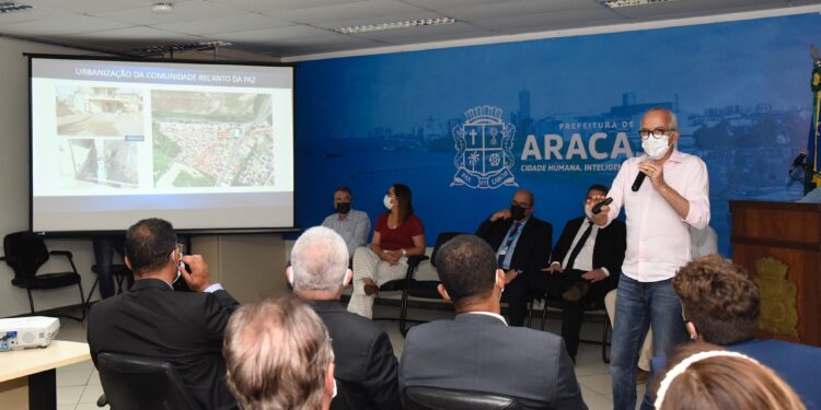 Prefeito Edvaldo assina contratos de R$ 80 milhões para construção e reforma de mais de 1 mil casas