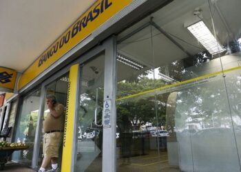 Agências bancárias funcionam para o público até quinta-feira, dia 30