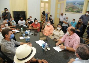 Governo reúne prefeitos de municípios da região do Baixo São Francisco afetados pelas fortes chuvas