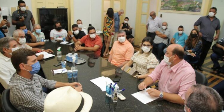 Governo reúne prefeitos de municípios da região do Baixo São Francisco afetados pelas fortes chuvas