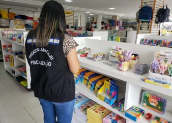 Procon Aracaju fiscaliza livrarias e papelarias